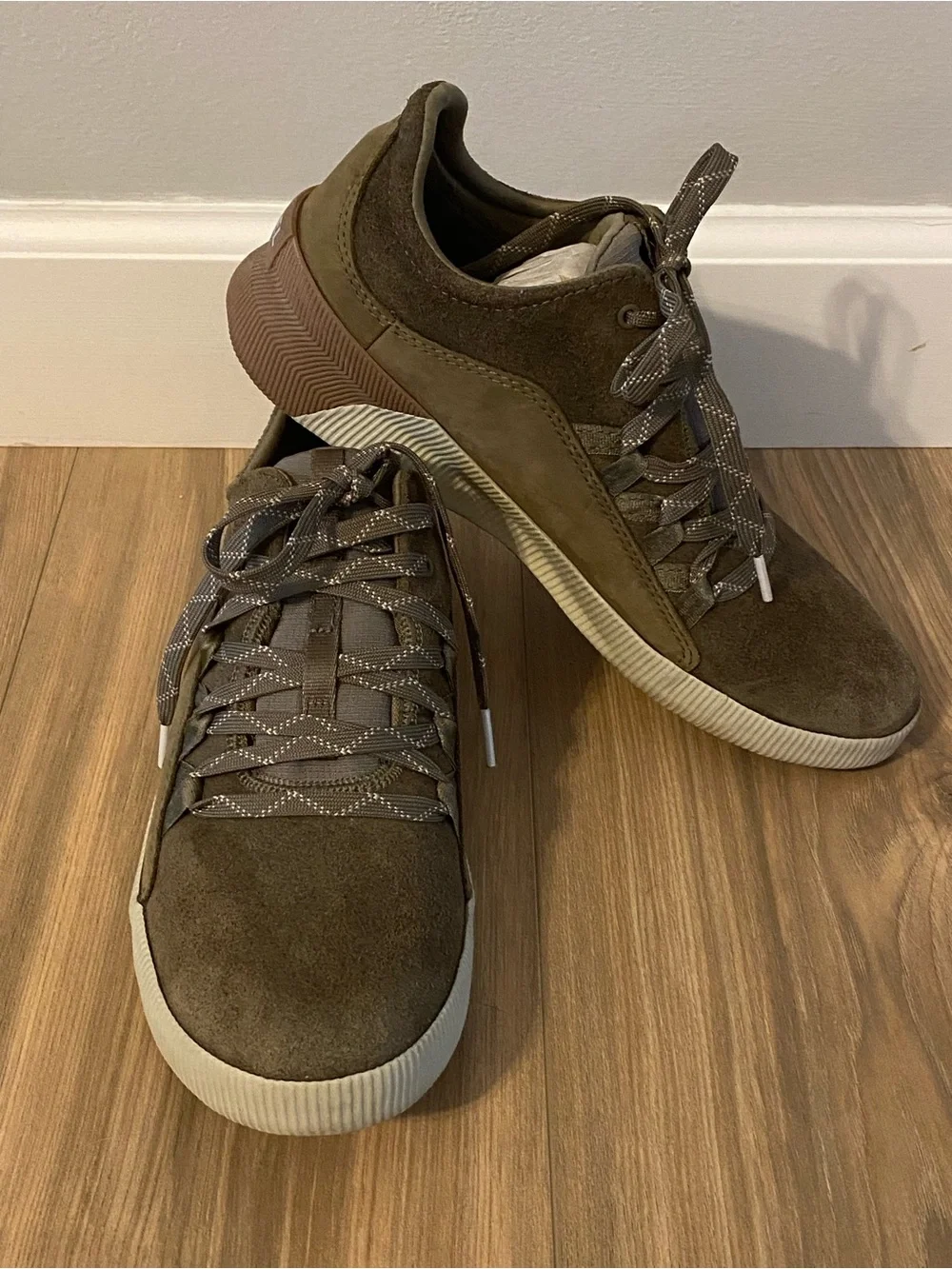 Sorel ladies 9.5 waterproof suede sneakers women’s 9 1/2